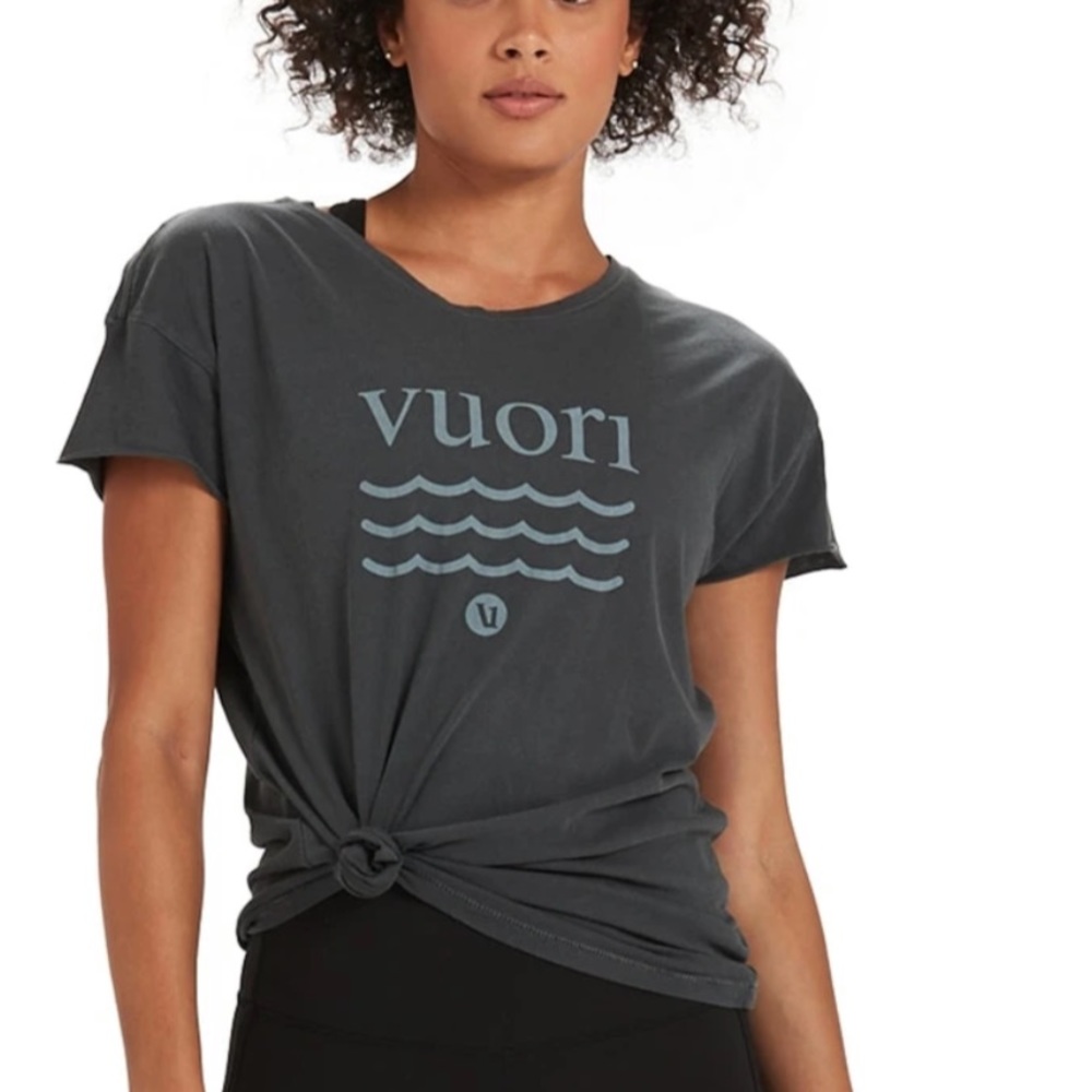 Vuori Women's Women's Wave Logo T-Shirt. Size Small. 🌊